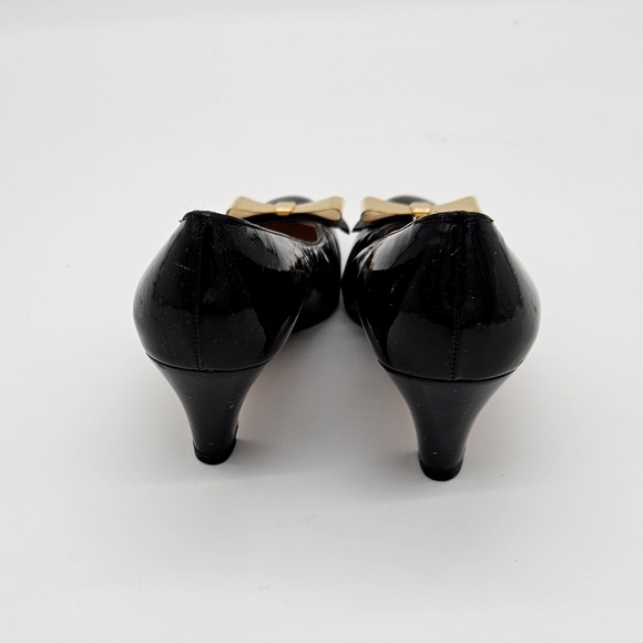 VTG Salvatore Ferragamo Black Patent Leather w/ Gold Metal Bows Pumps Size 5 - Picture 4 of 10